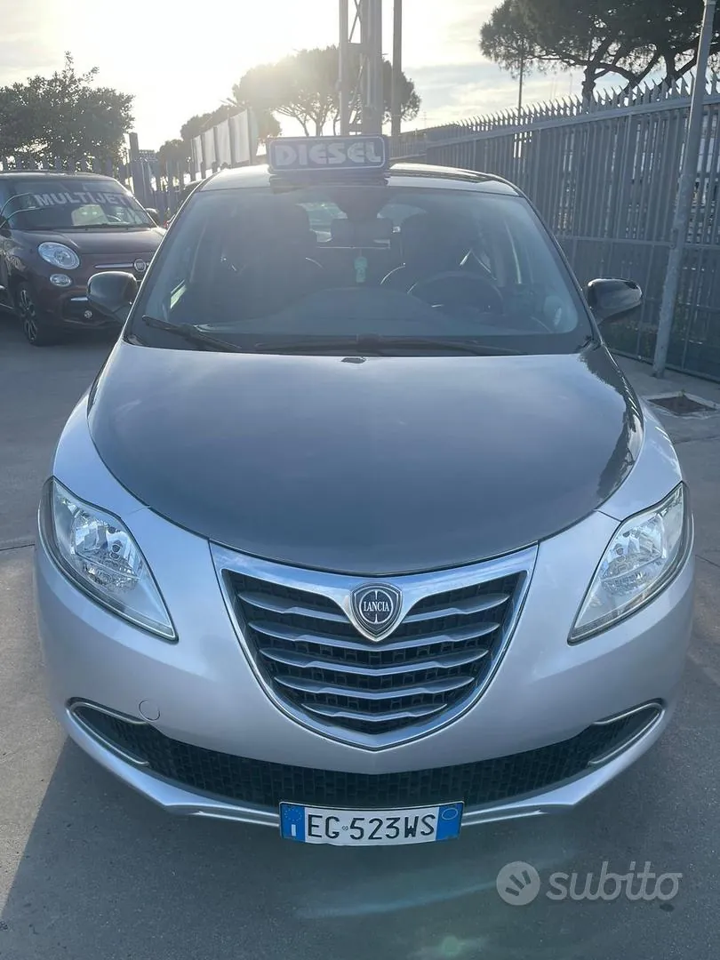 Lancia Ypsilon