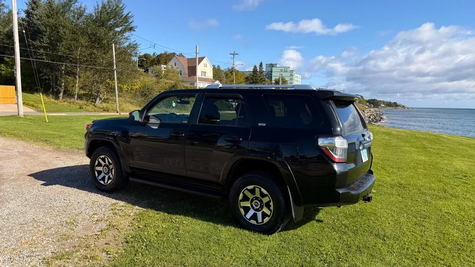 Toyota 4Runner 2014 photo 2