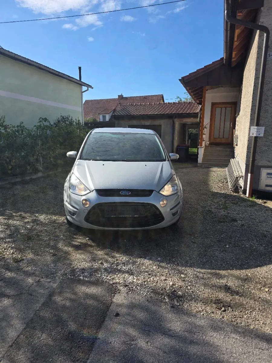 Ford S-Max 2013 photo 2