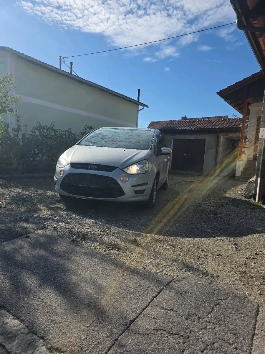 Ford S-Max 2013 photo 3