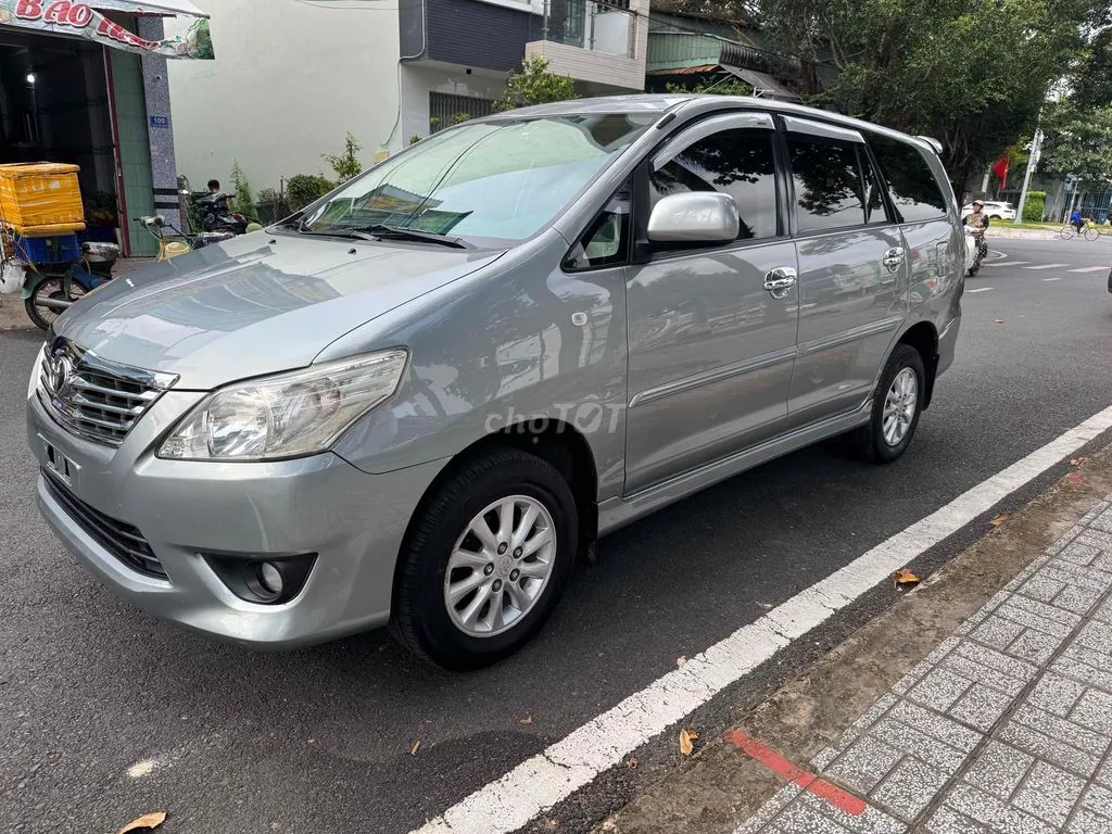 Toyota Innova 2013 photo 2