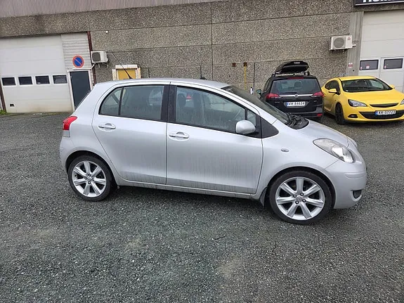 Toyota Yaris 2011 photo 5
