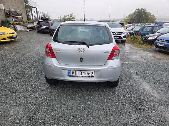 Toyota Yaris 2011 photo 3