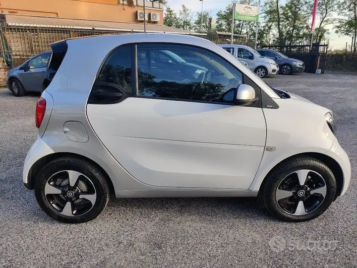 Smart Fortwo 2019 photo 5