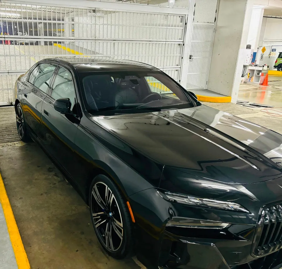 BMW I7 2023 photo 2