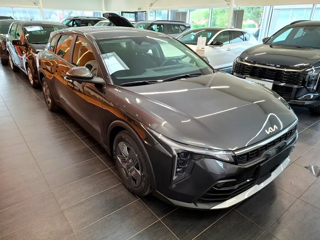 Kia K4 photo 2