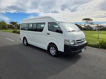 Toyota Hiace 2010 photo 2
