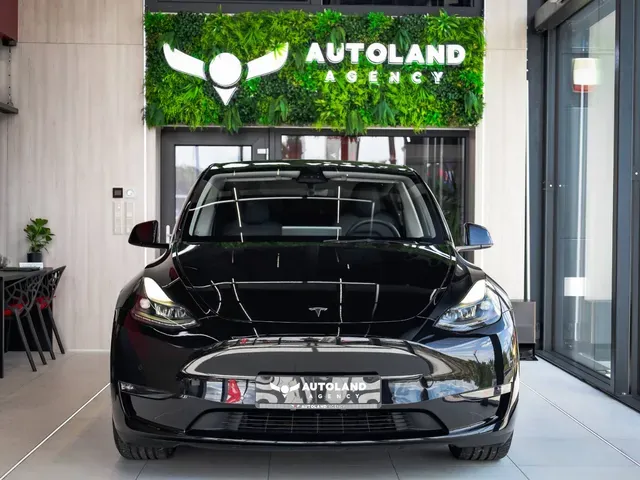 Tesla Model Y 2022 photo 2