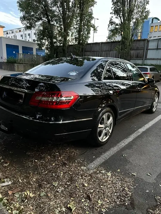 Mercedes-Benz E-Class 2011 photo 2