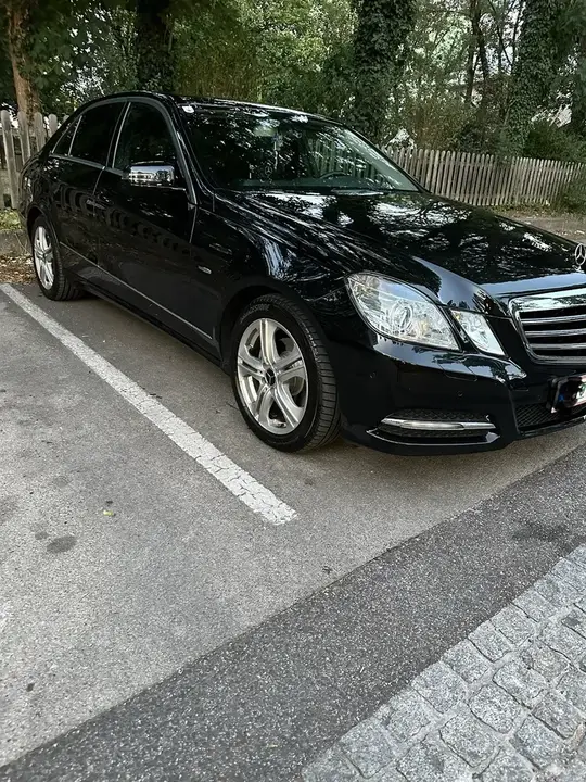 Mercedes-Benz E-Class 2011 photo 3