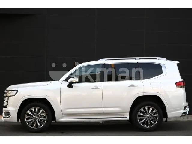 Toyota Land Cruiser Sahara 2026 photo 3