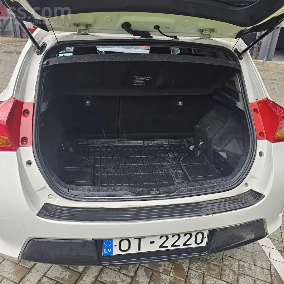 Toyota Auris 2013 photo 5