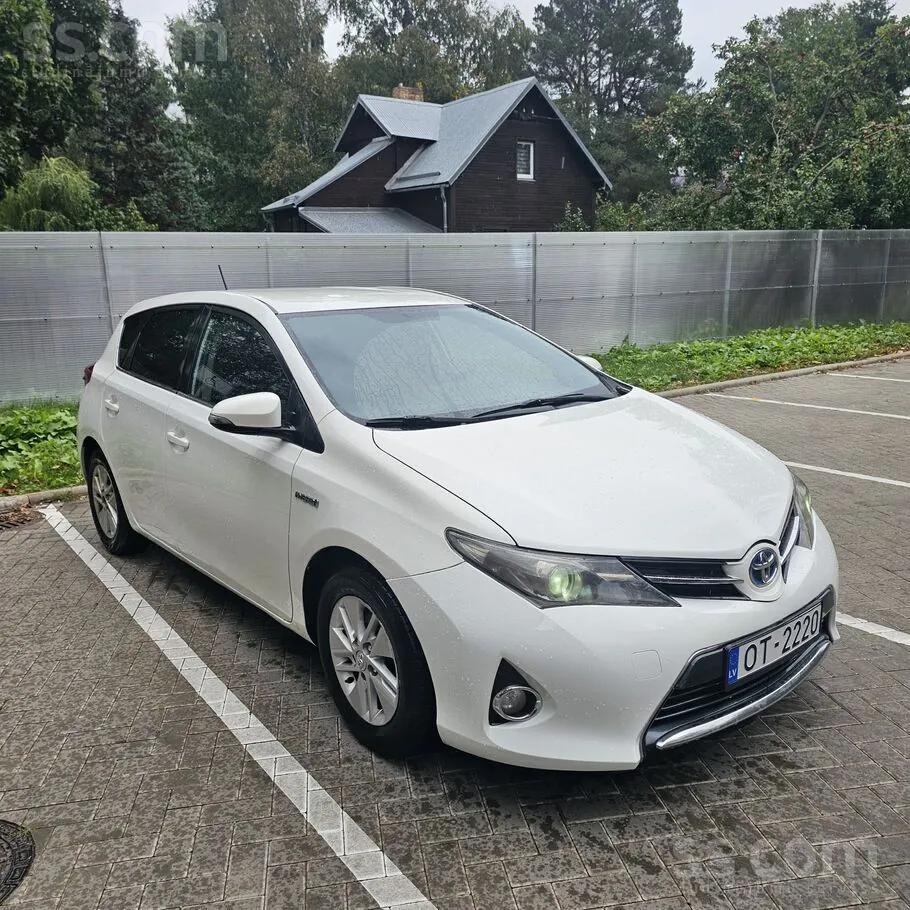 Toyota Auris 2013 photo 2
