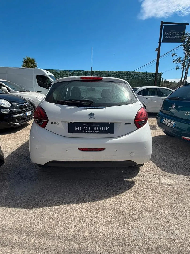 Peugeot 208 2017 photo 3