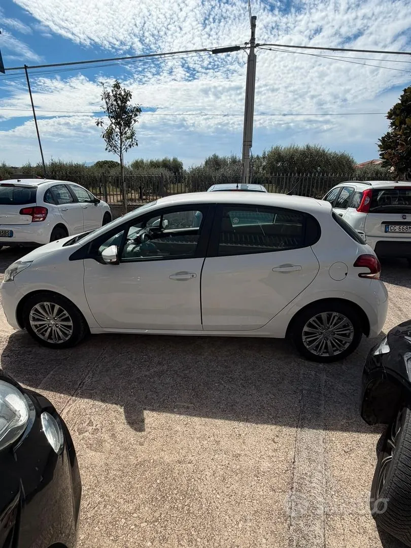 Peugeot 208 2017 photo 5