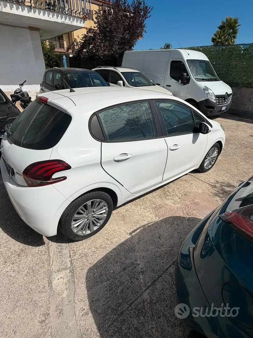 Peugeot 208 2017 photo 2