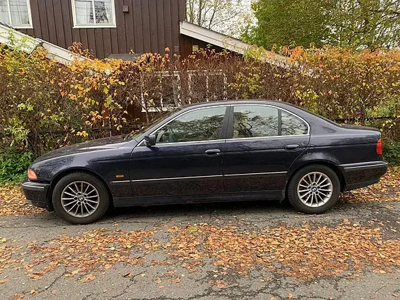 BMW 523I