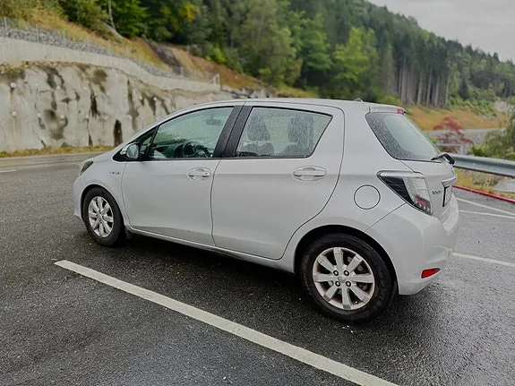 Toyota Yaris 2013 photo 4