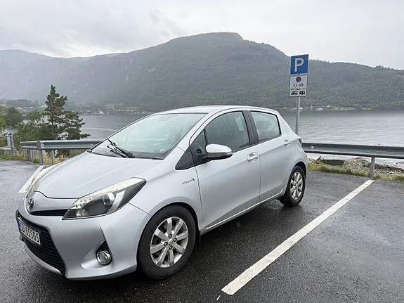 Toyota Yaris 2013 photo 2