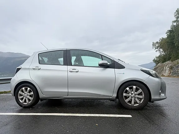 Toyota Yaris 2013 photo 3