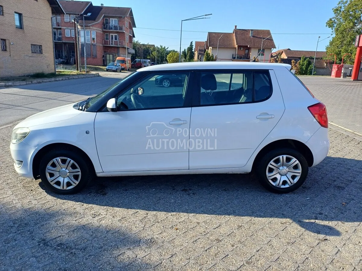 Skoda Fabia 2013 photo 2