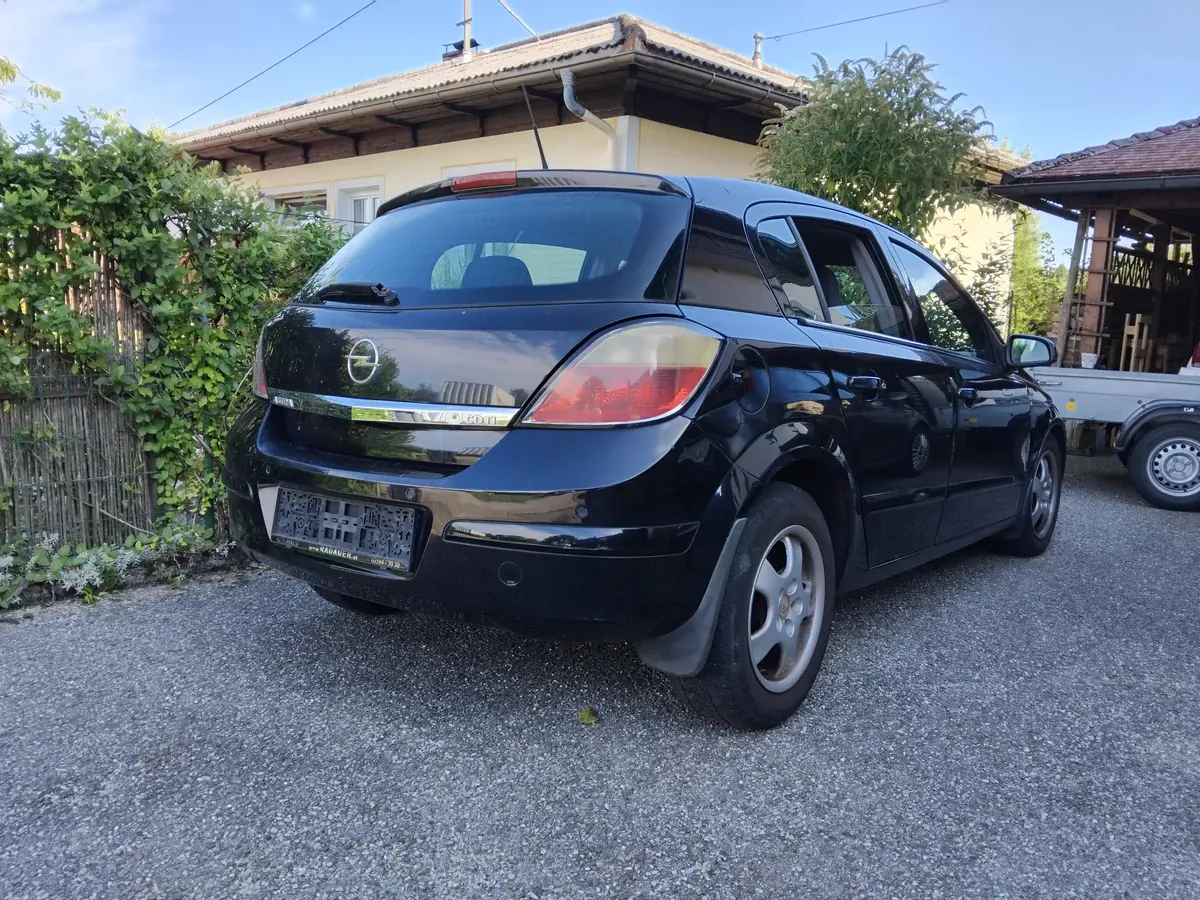 Opel Astra 2004 photo 2