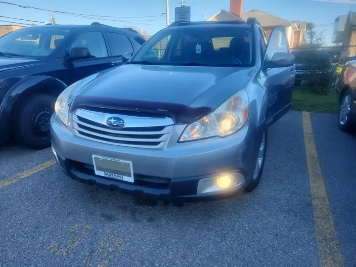 Subaru Outback 2010 photo 2