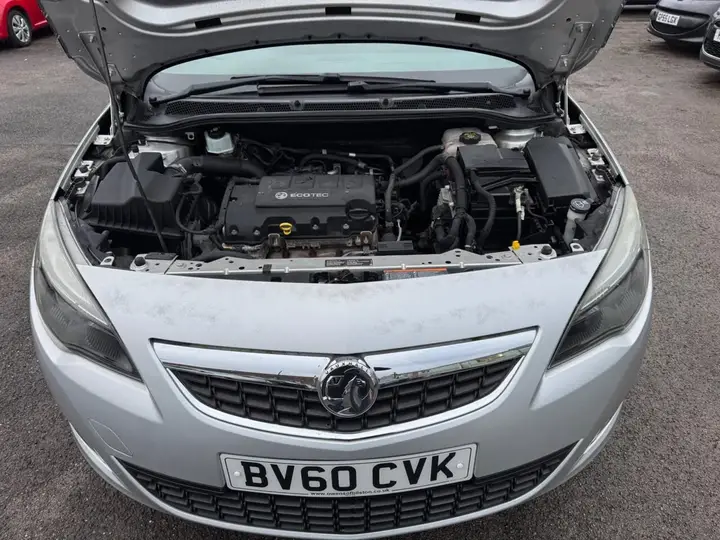 Vauxhall Astra 2010 photo 2