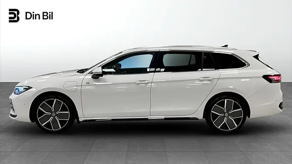Volkswagen Passat 2025 photo 2