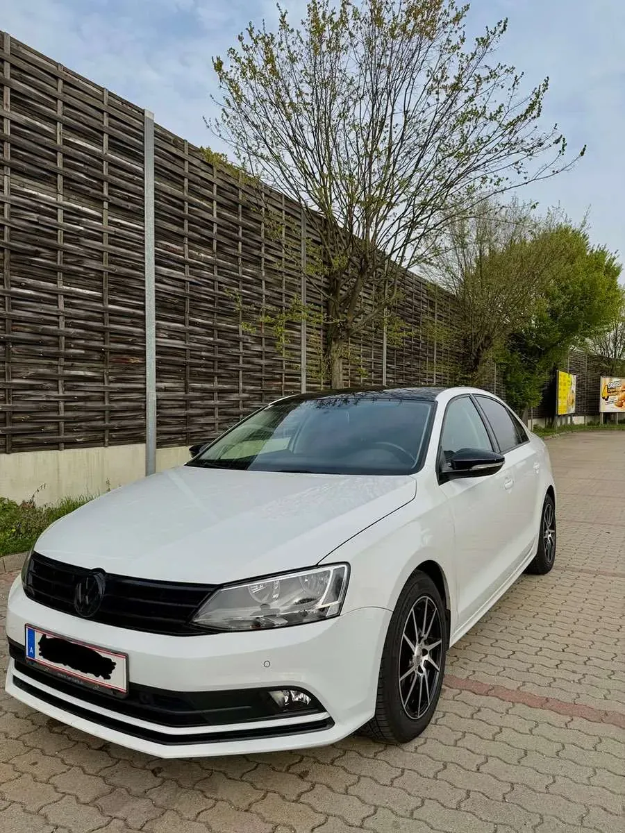 Volkswagen Jetta 2017 photo 2