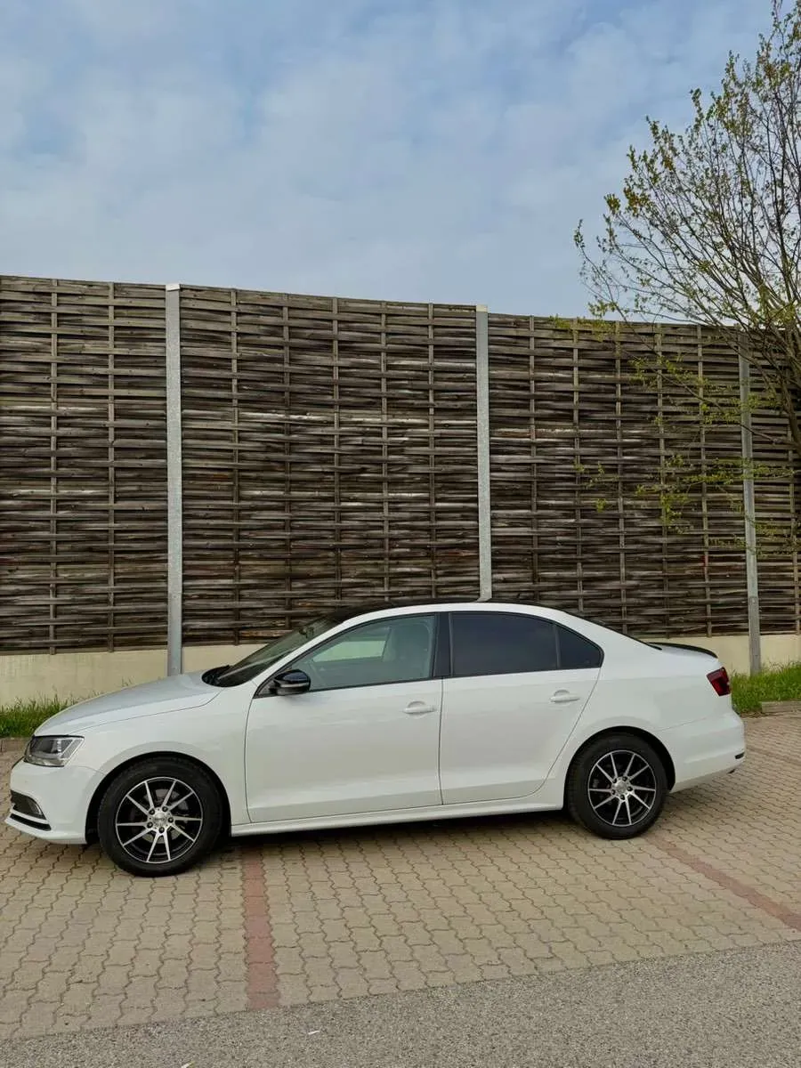 Volkswagen Jetta 2017 photo 3