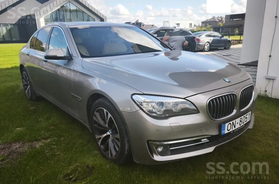 BMW 730D 2013 photo 2