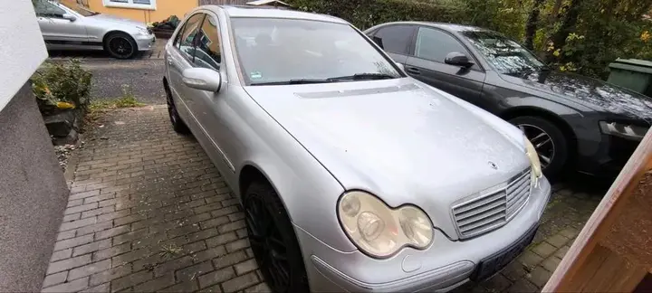 Mercedes-Benz C240