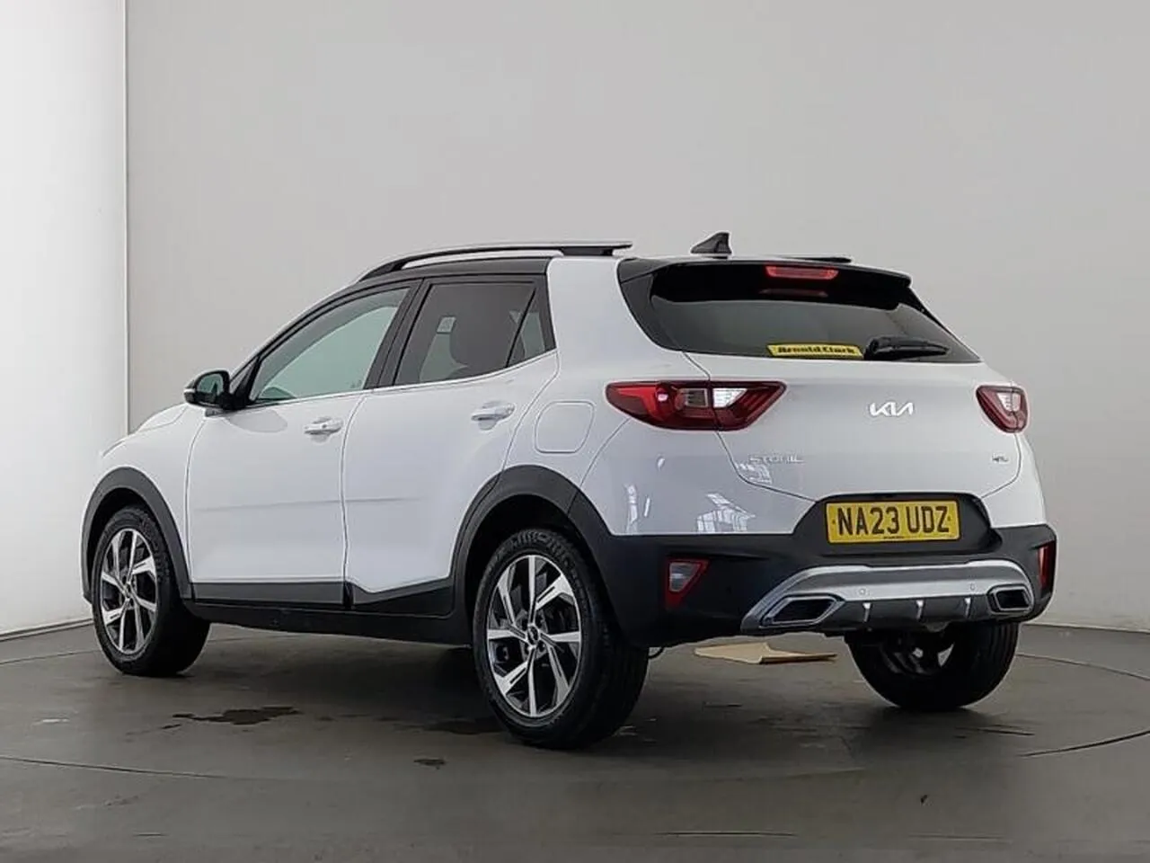 Kia Stonic 2023 photo 2