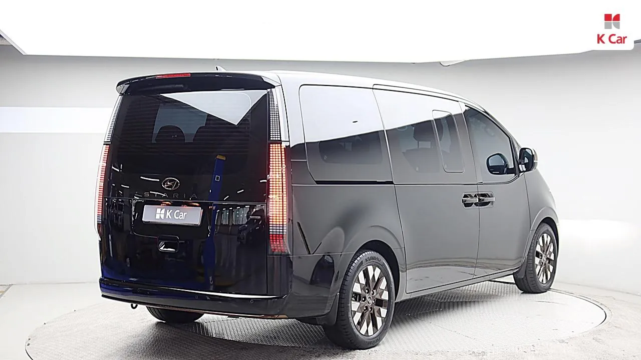 Hyundai Staria 2023 photo 4