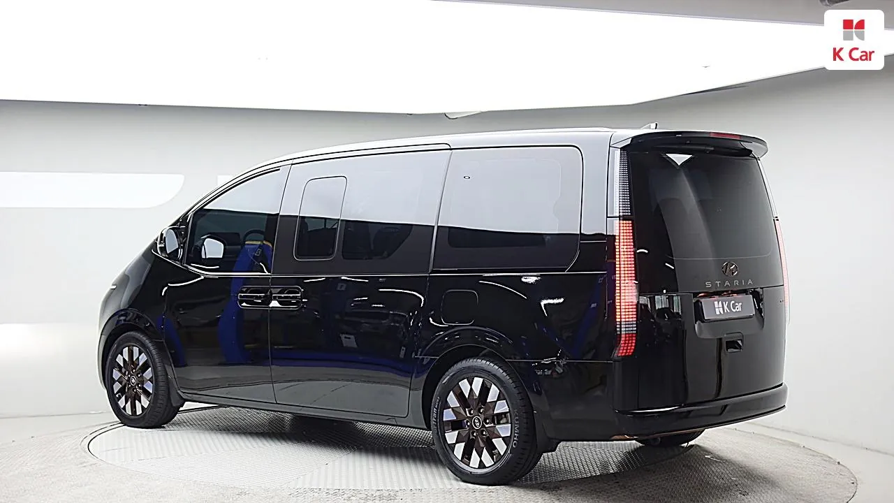 Hyundai Staria 2023 photo 2