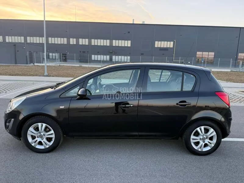 Opel Corsa D 2011 photo 4