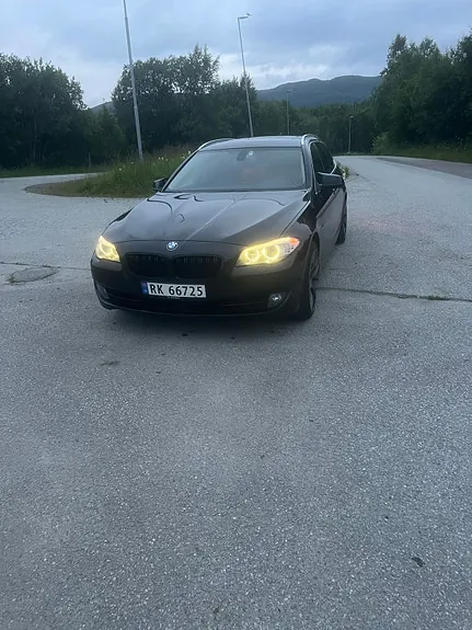 BMW 523I