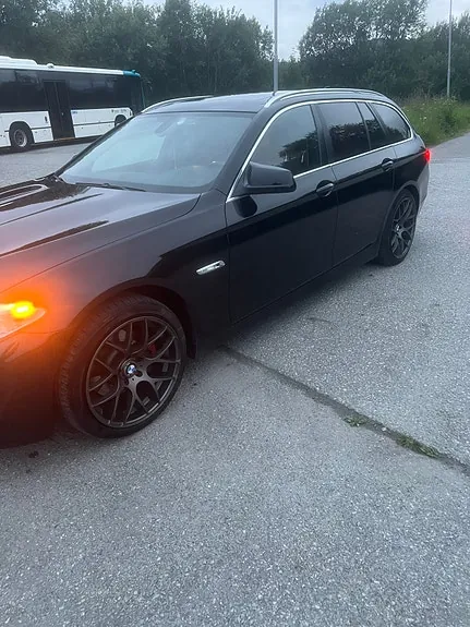 BMW 523I 2011 photo 2