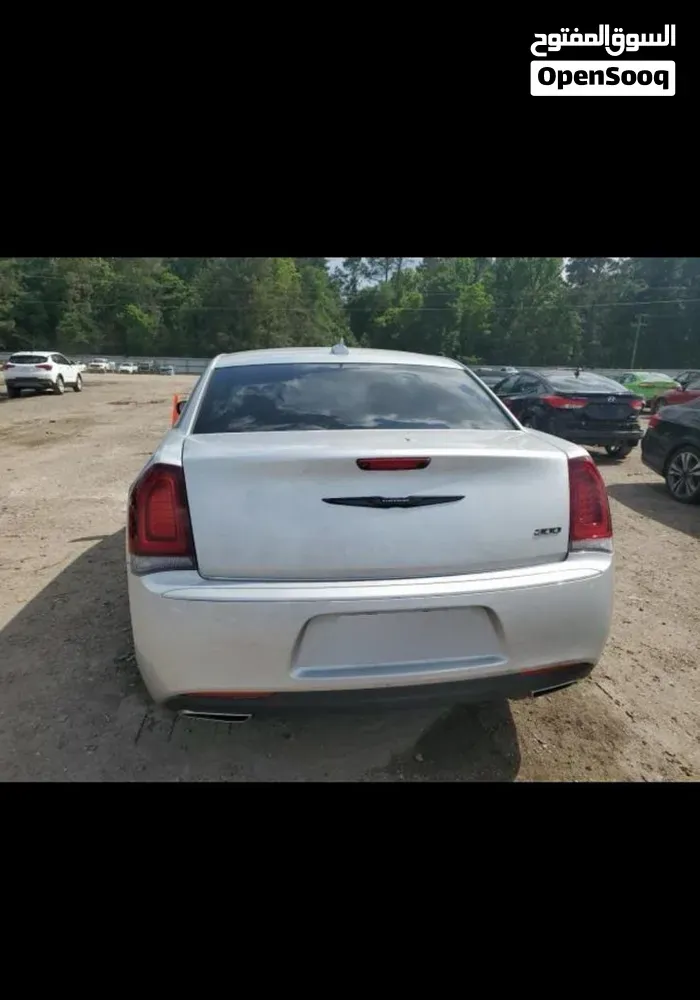 Chrysler 300 2023 photo 2