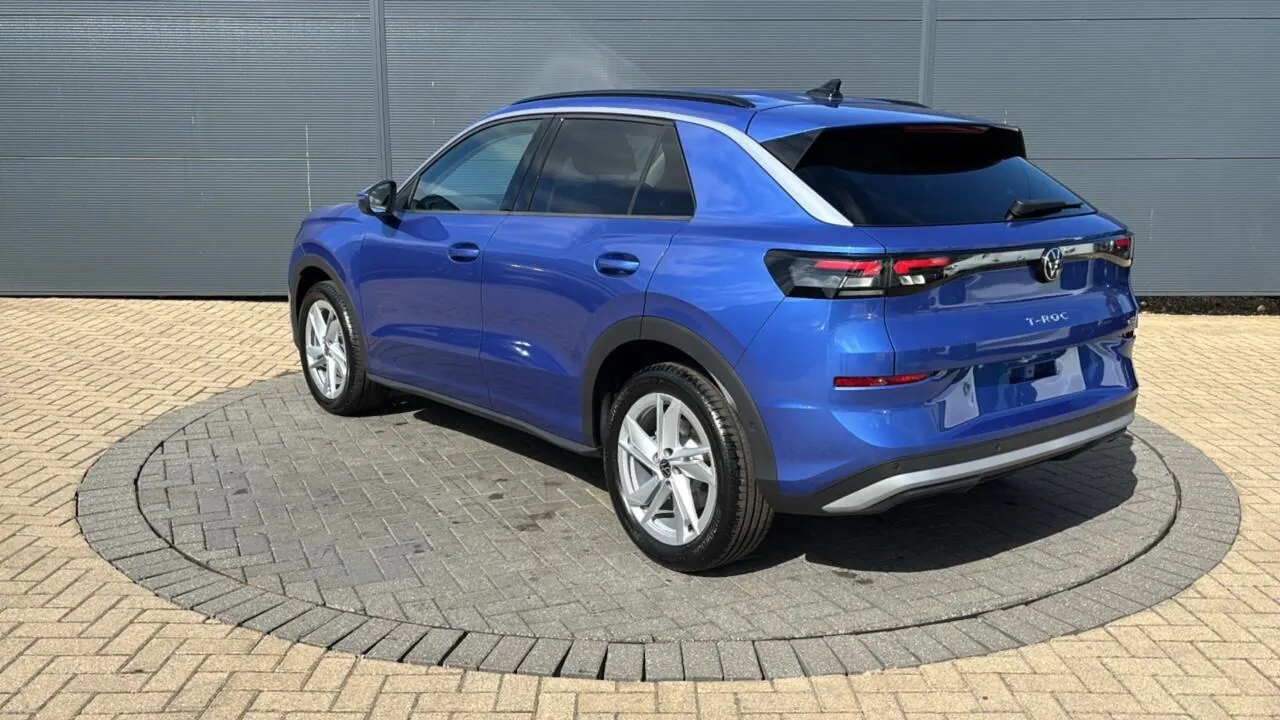 Volkswagen T-Roc photo 3