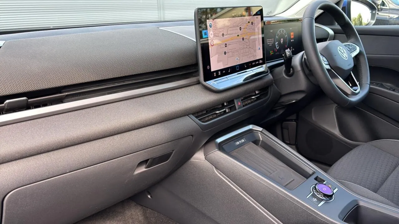 Volkswagen T-Roc photo 2