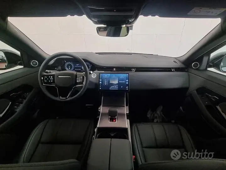 Land Rover Evoque 2026 photo 4