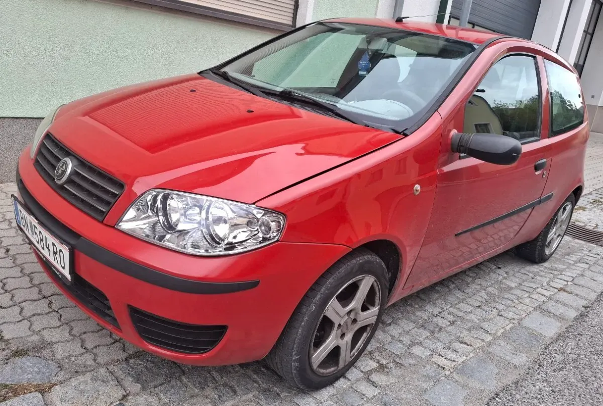 Fiat Punto 2005 photo 2