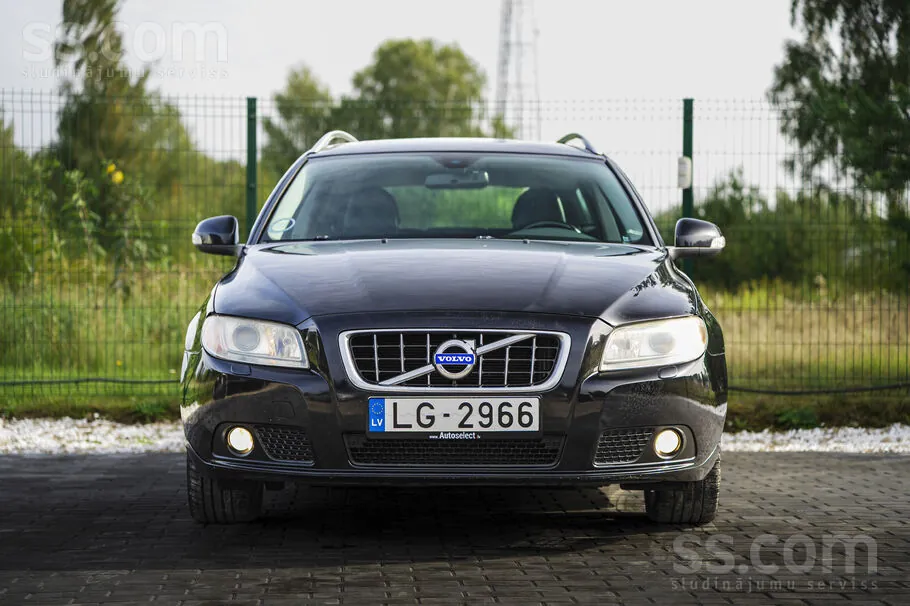 Volvo V70 2010 photo 2