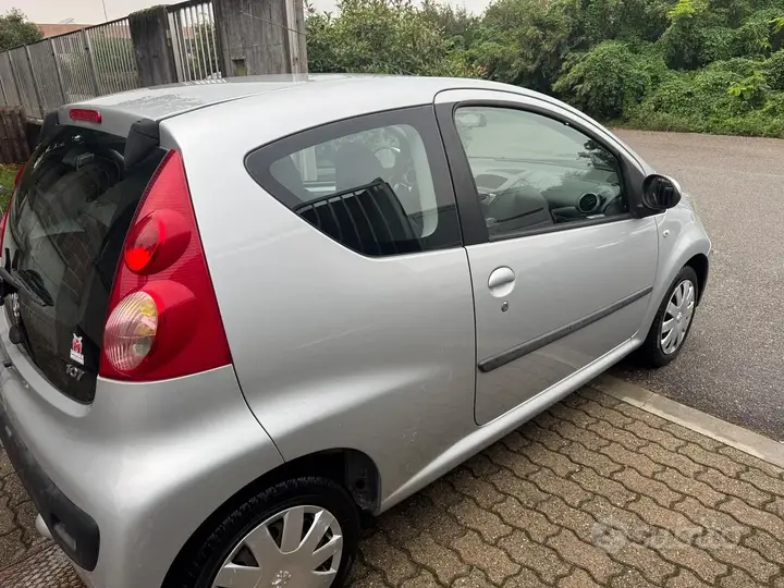 Peugeot 107 2007 photo 3