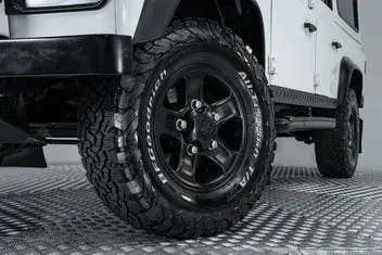 Land Rover Defender 2011 photo 3