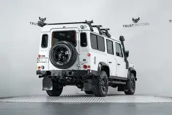Land Rover Defender 2011 photo 4