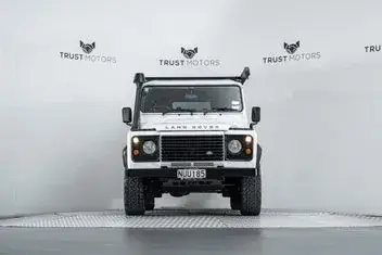 Land Rover Defender 2011 photo 5