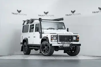 Land Rover Defender 2011 photo 2